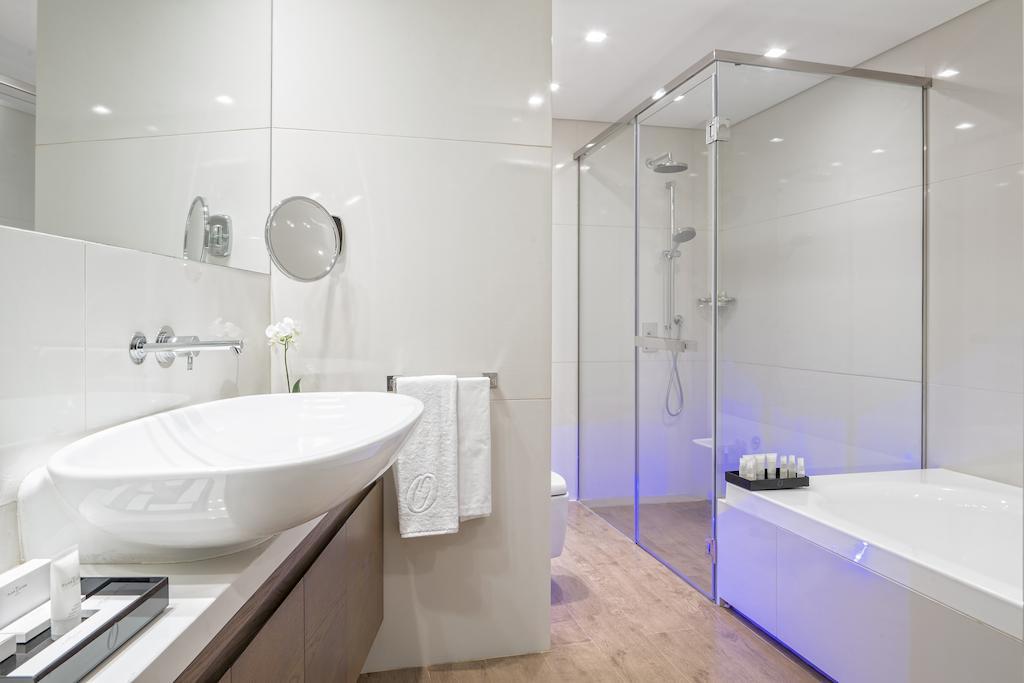 One-Bedroom Suite with Balcony