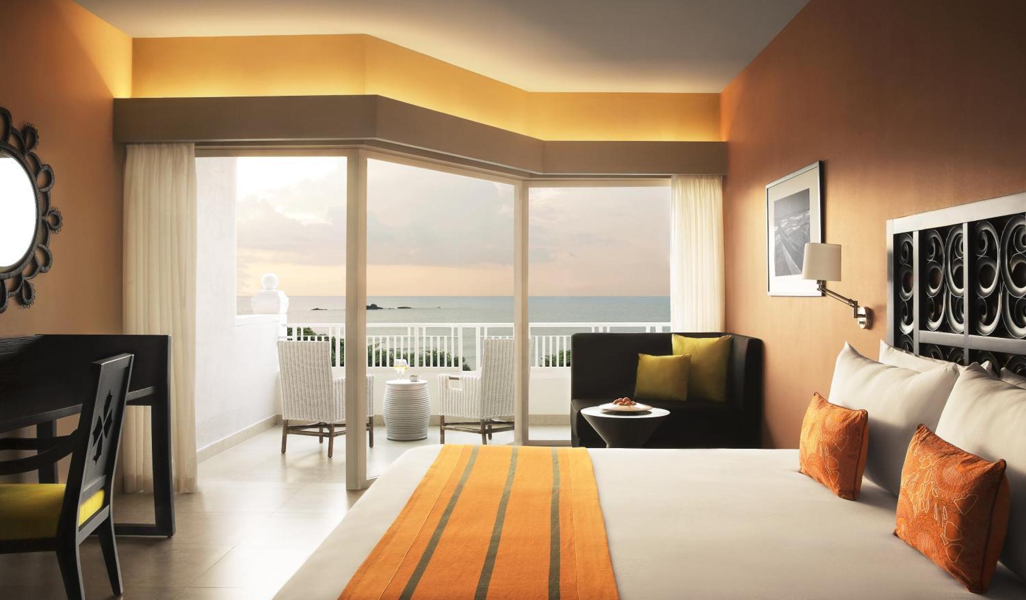 Deluxe Sea View King Bed Room
