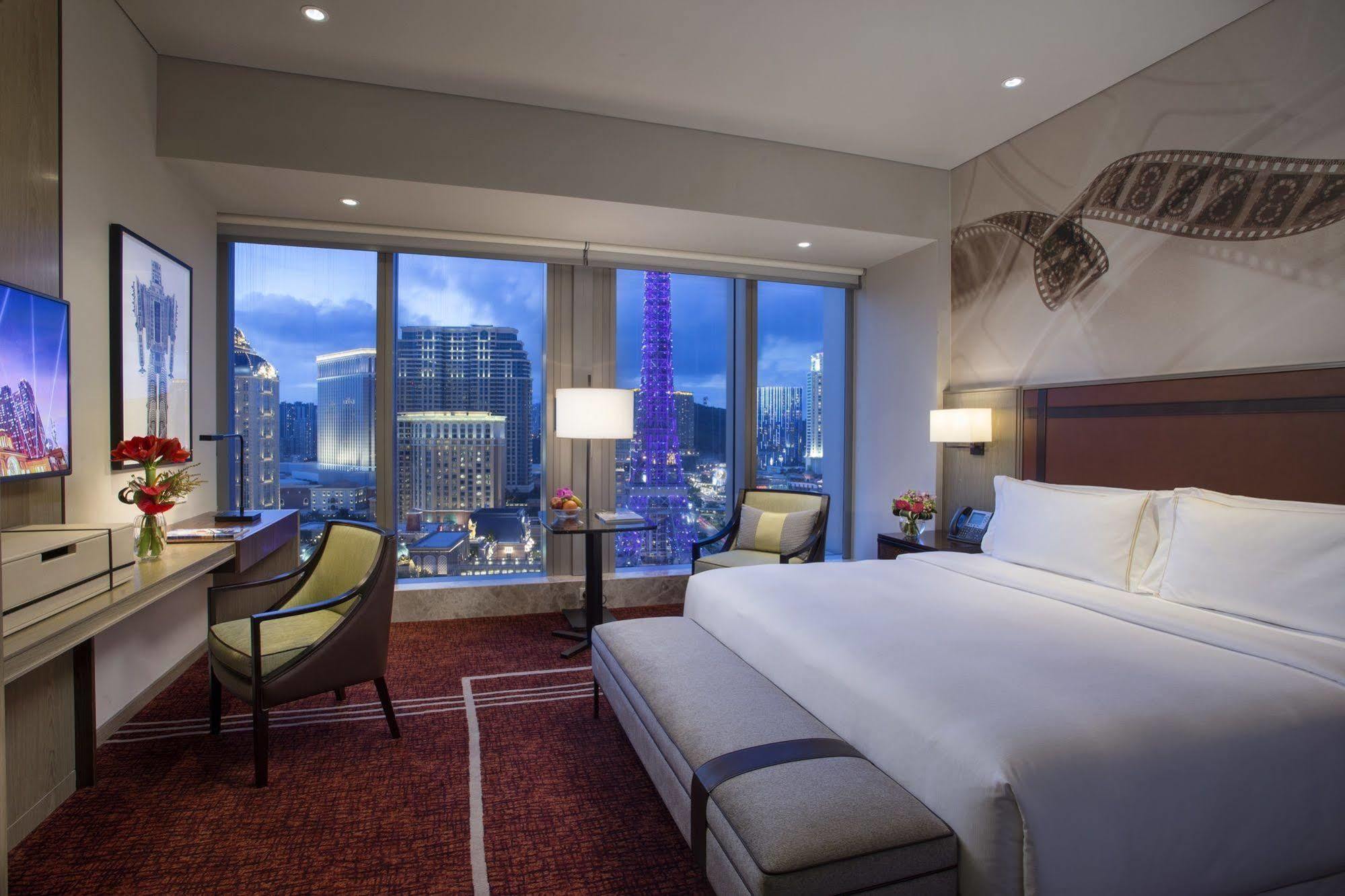 Studio City Hotel Celebrity Premium Vista King Room