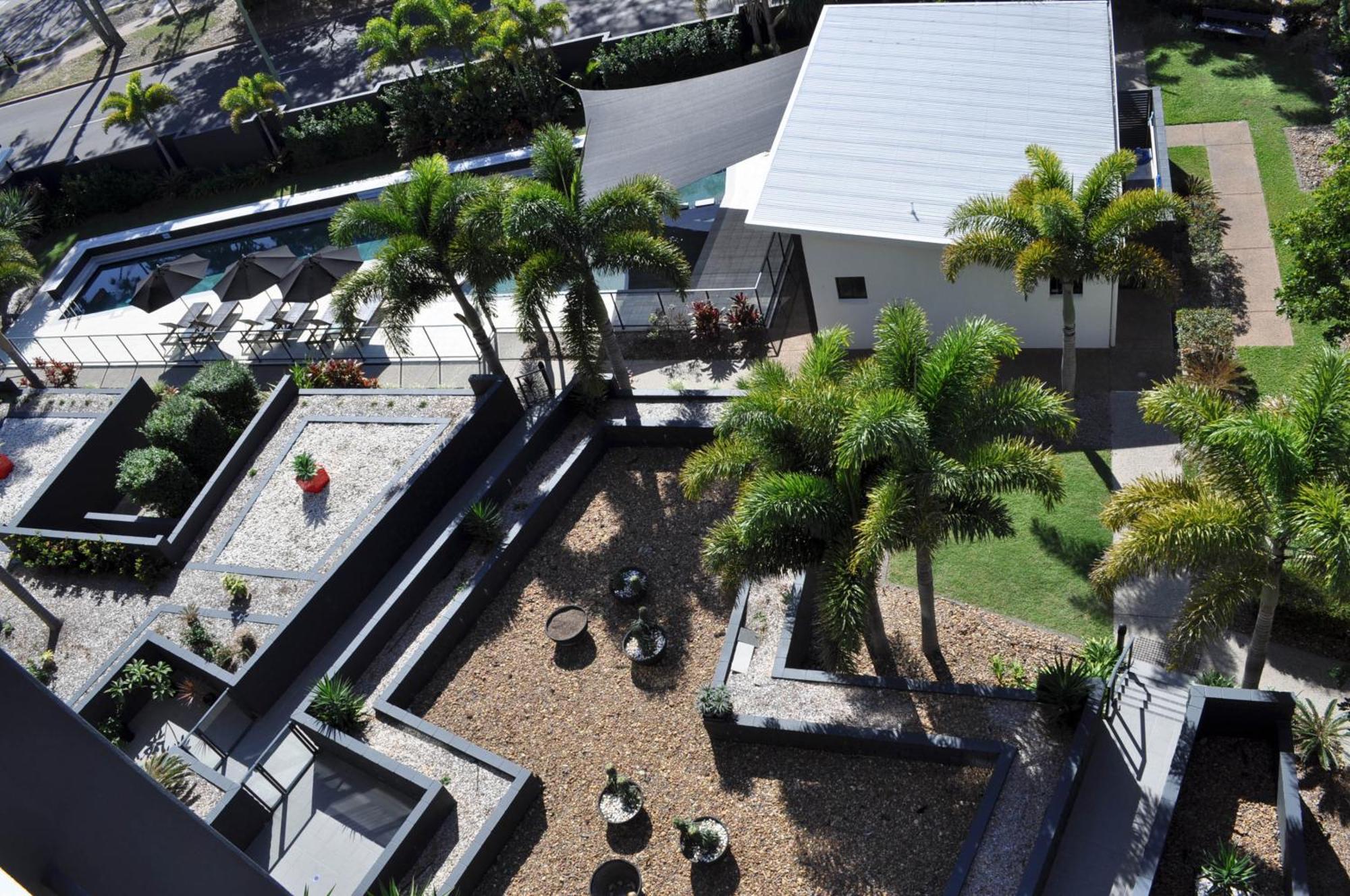 Three-Bedroom Apartment Pool View,1296801181:JPEG