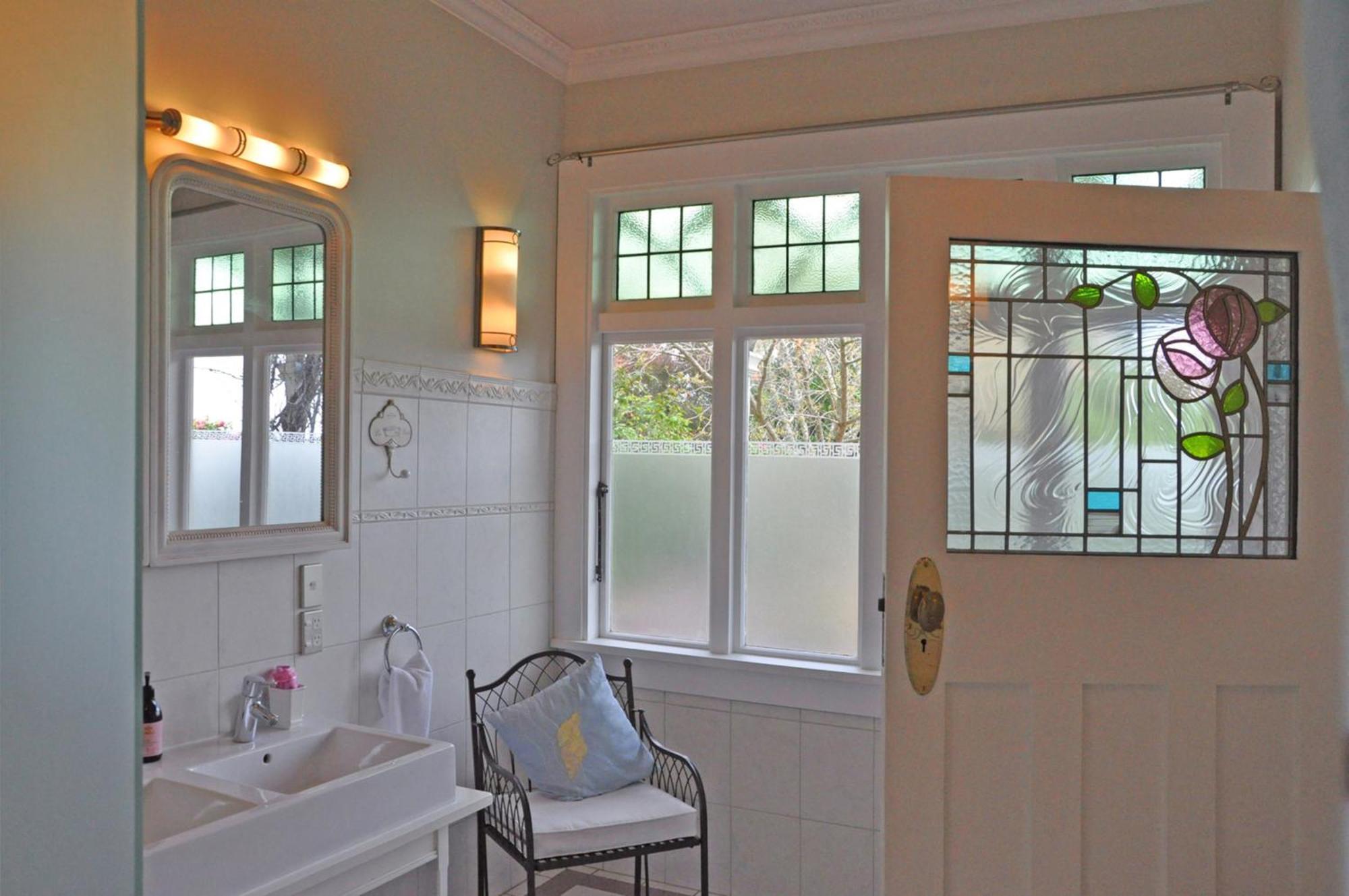 Queen Room with Garden View,746489009:JPEG