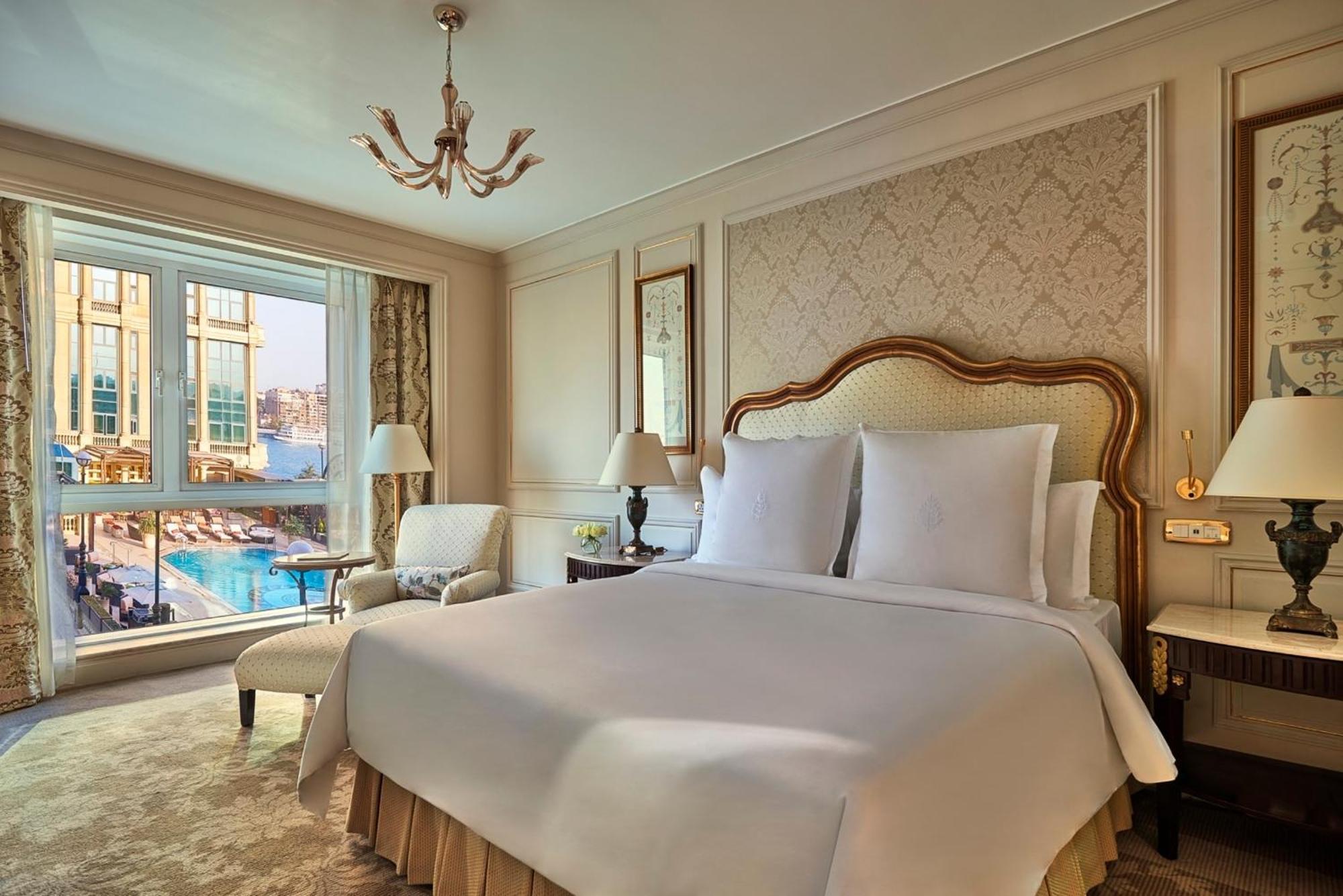 Executive Suite,395940360:JPEG