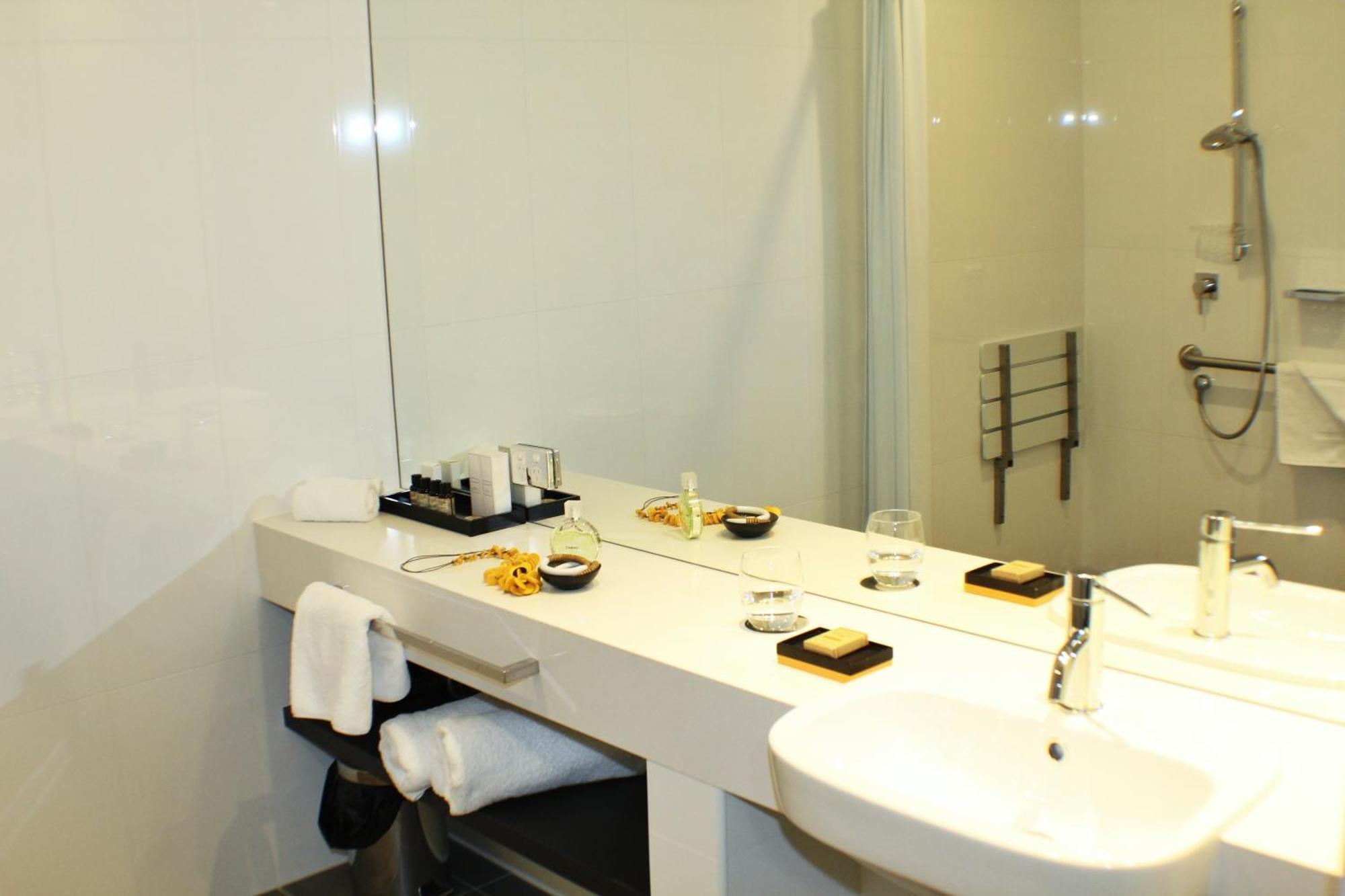 Standard Double Room - Disabled Access,693387615:JPEG