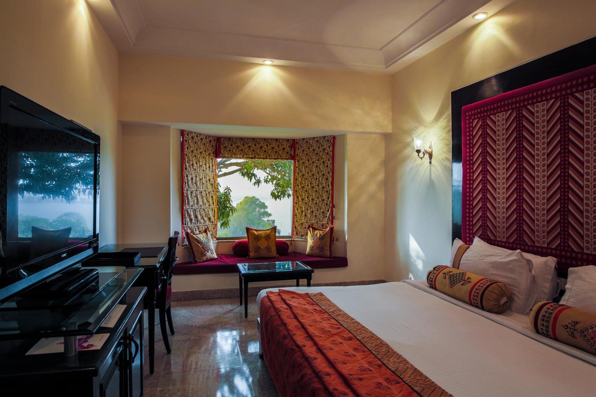 Deluxe Double Room with Valley View  (Enjoy 15% Discount F&B,SPA & Laundry till 30th sept)