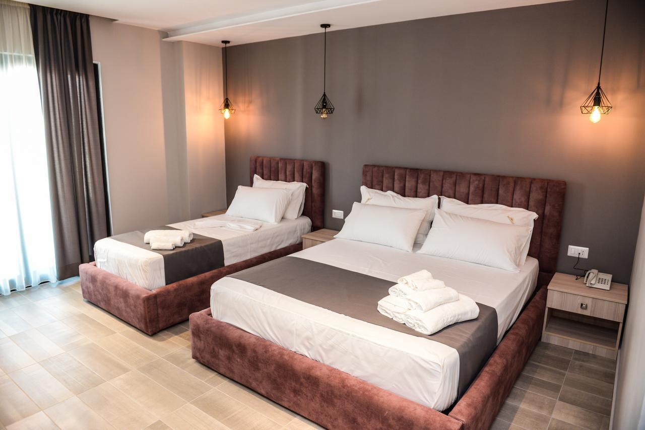 Triple Room,696015240:JPEG