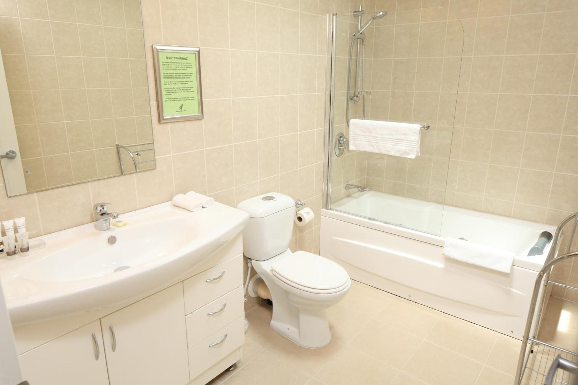 One-Bedroom Apartment Spa Bath