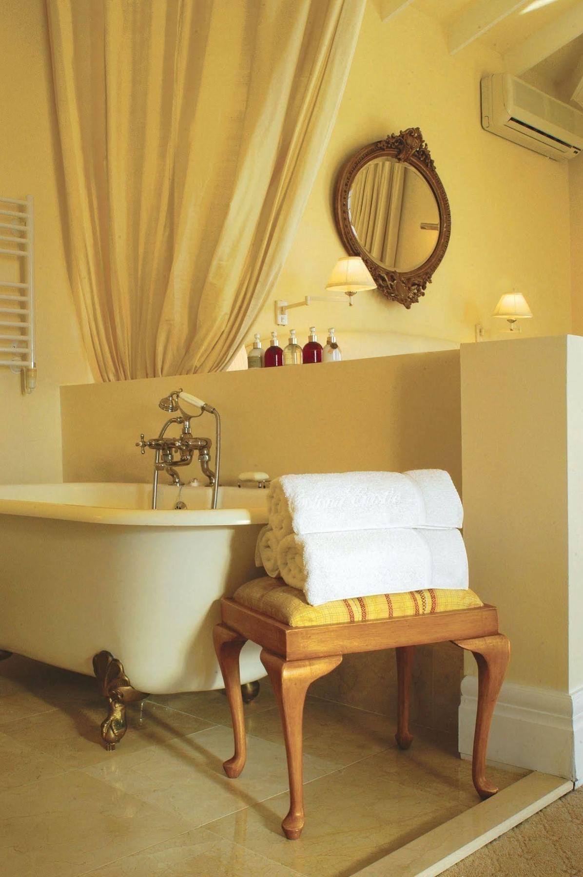 Luxury King Suite,942520964:JPEG