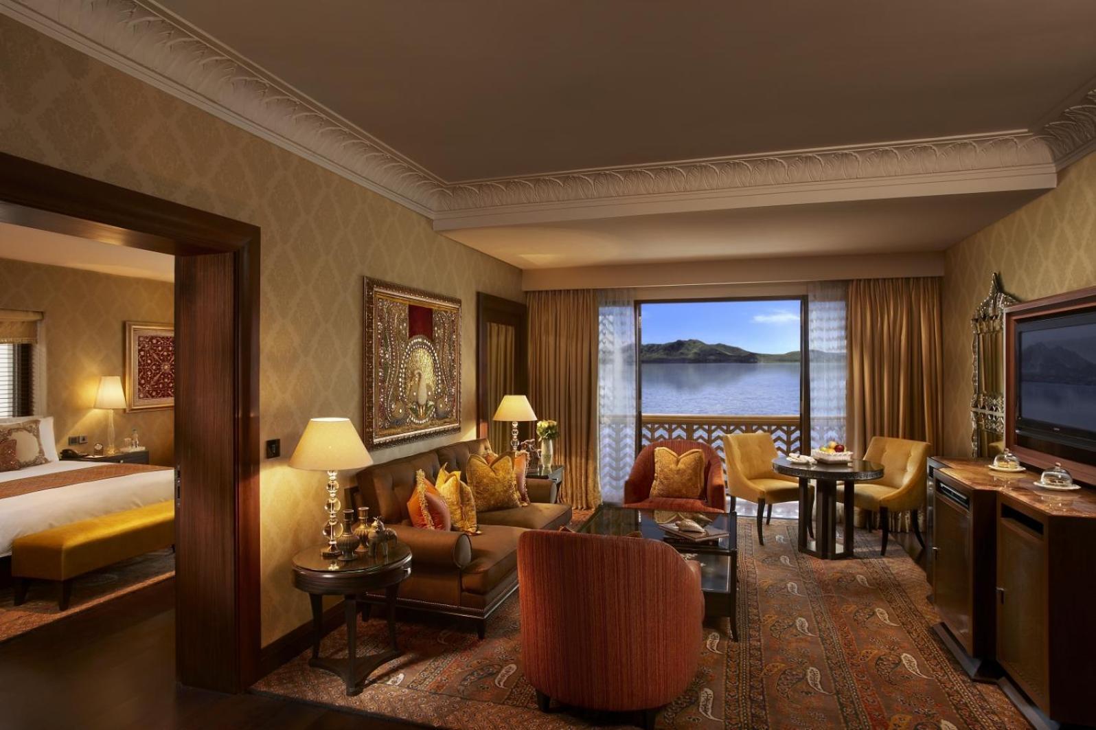 Luxury Suite: Complimentary two way airport transfers,1106849298:JPEG