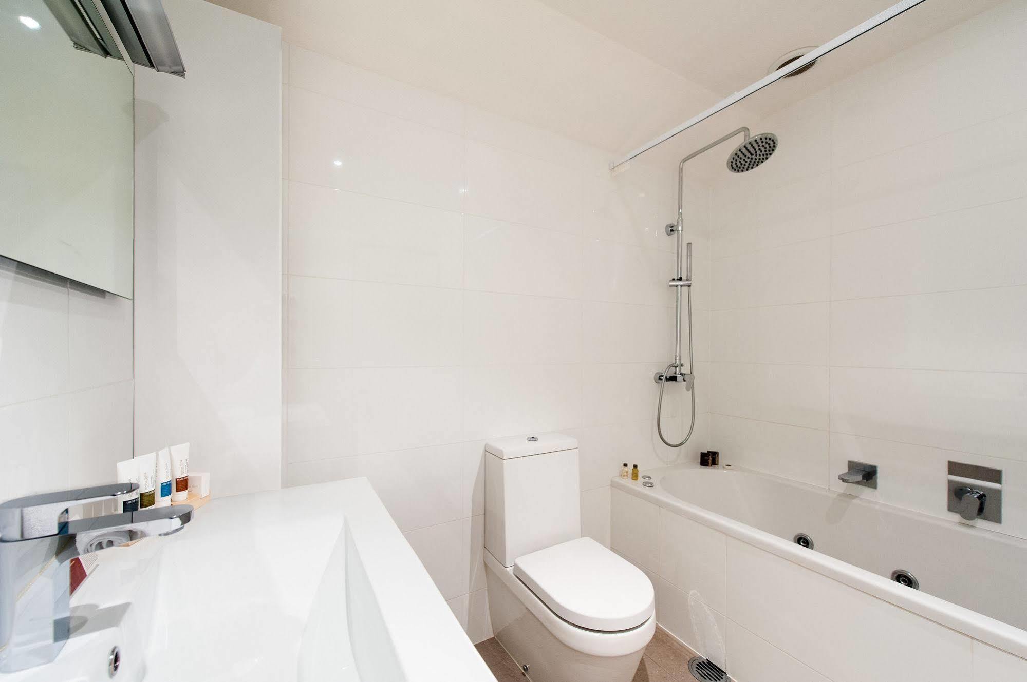 One-Bedroom King Suite Spa Bath