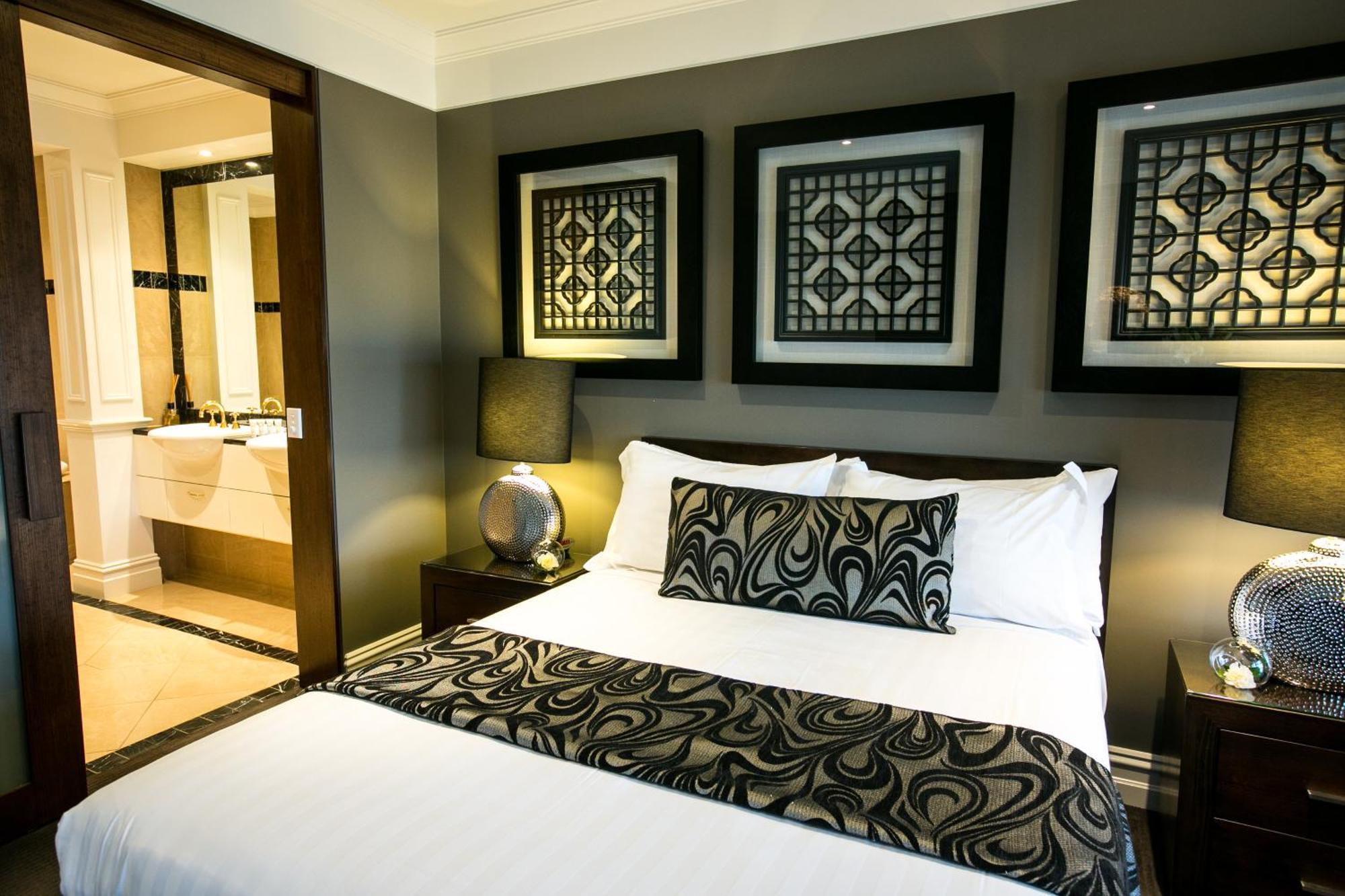 Deluxe Suite Spa Bath