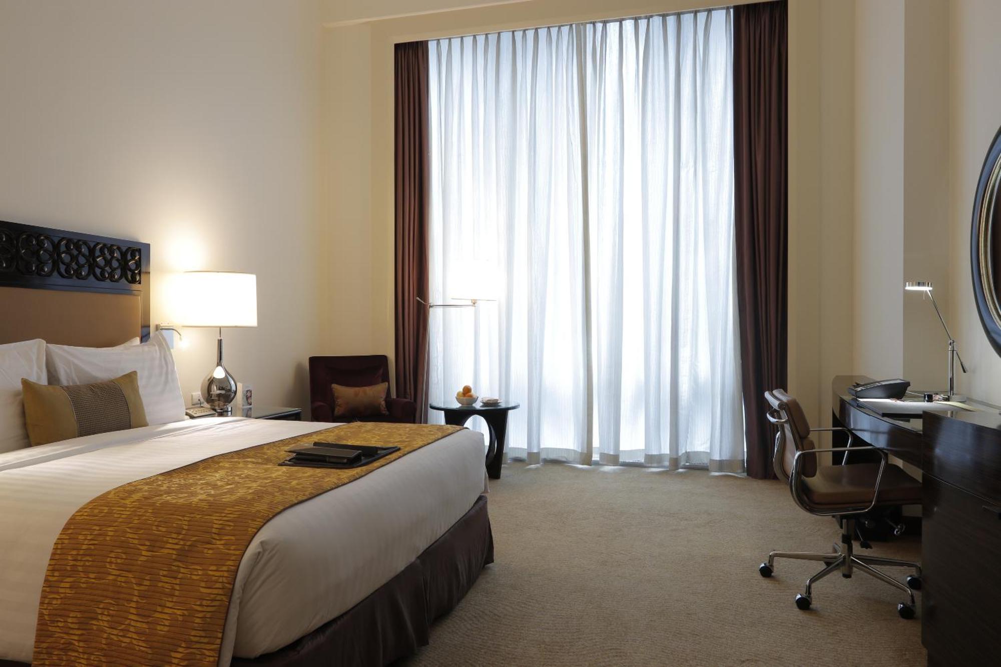 Deluxe Corner King Room