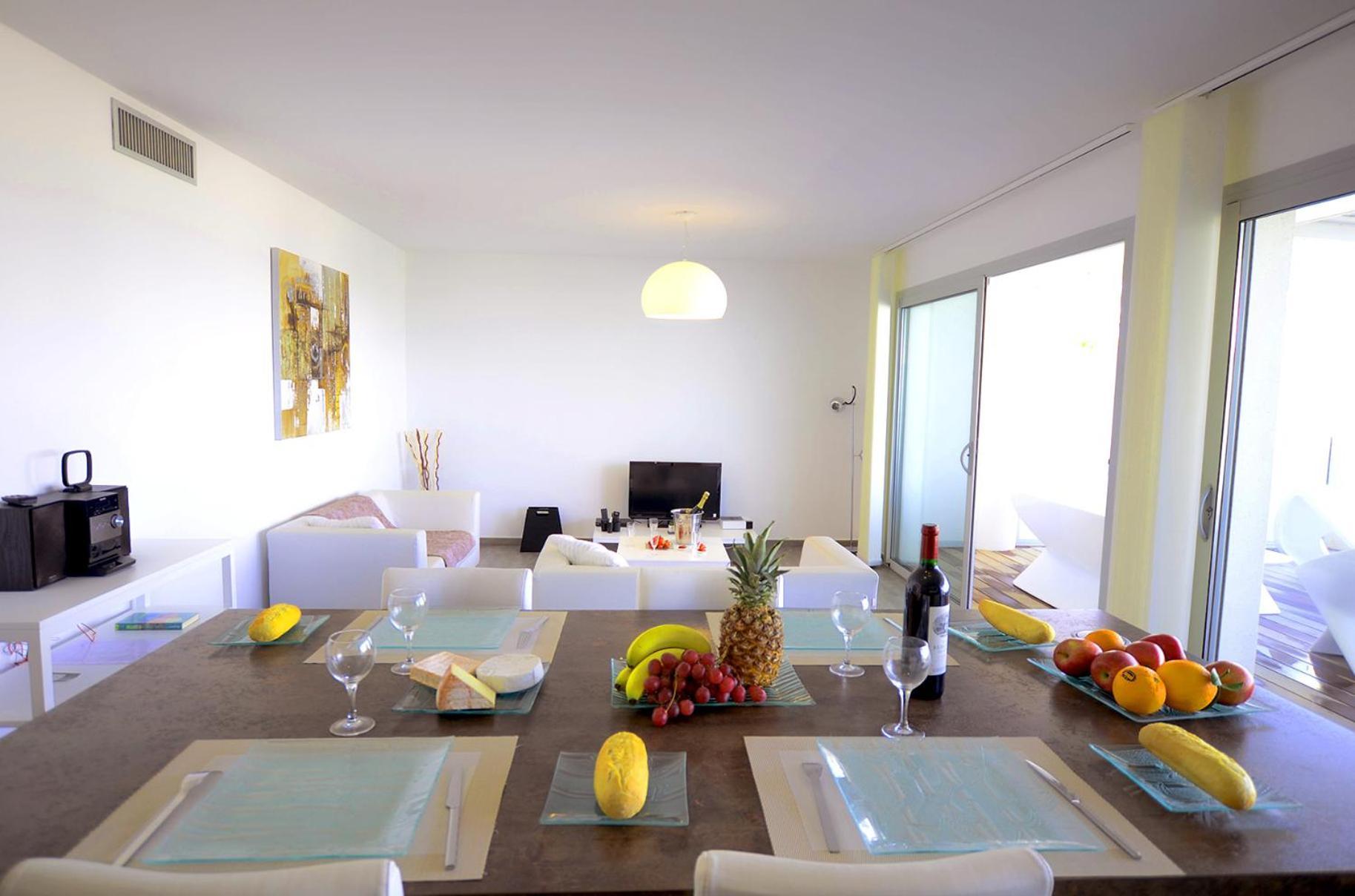 Two-Bedroom Apartment Sea View Ground Floor