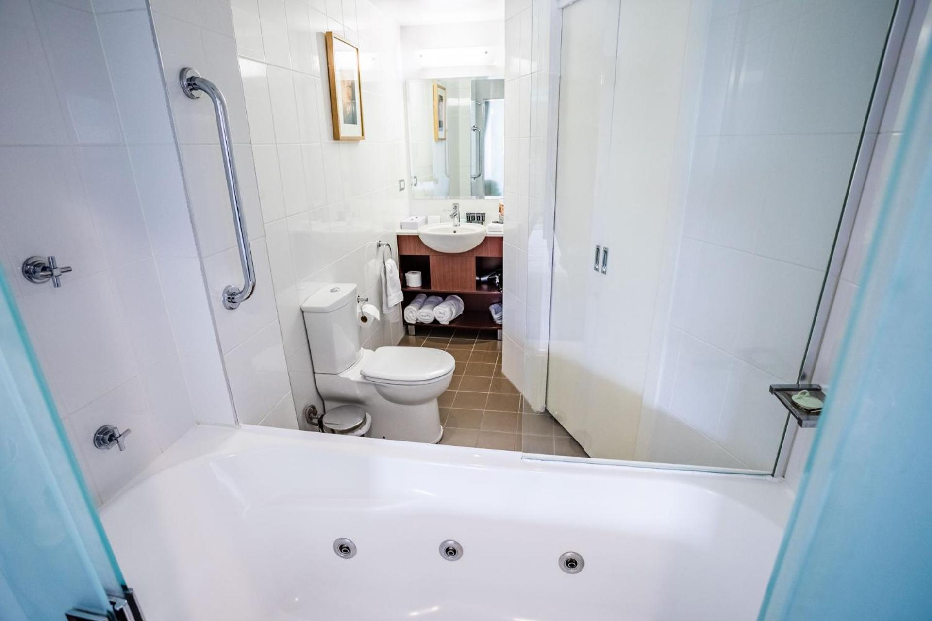 Two-Bedroom Apartment with Balcony,1212295438:JPEG