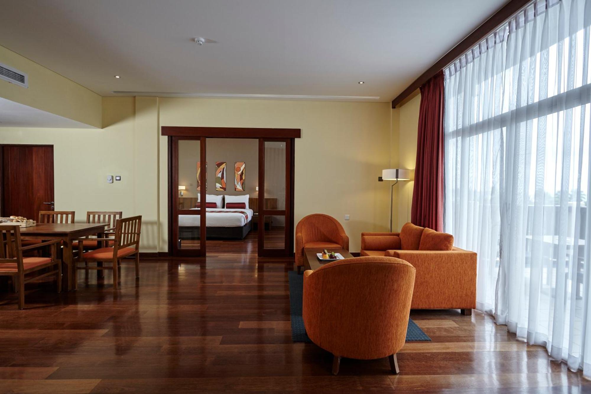 Classic Family Room,1669015596:JPEG
