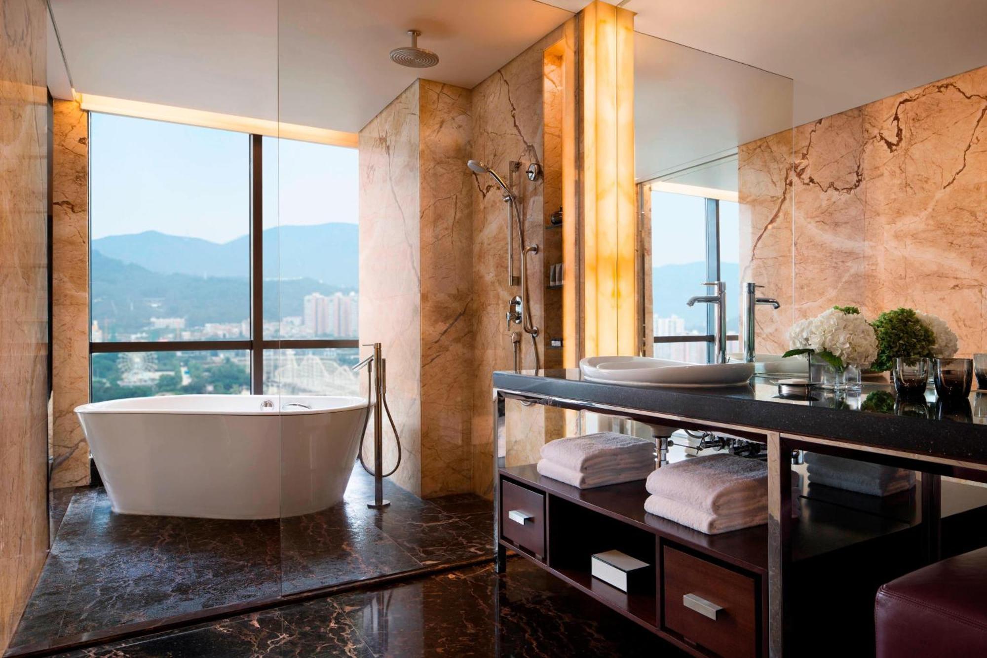 JW Suite, Executive lounge access