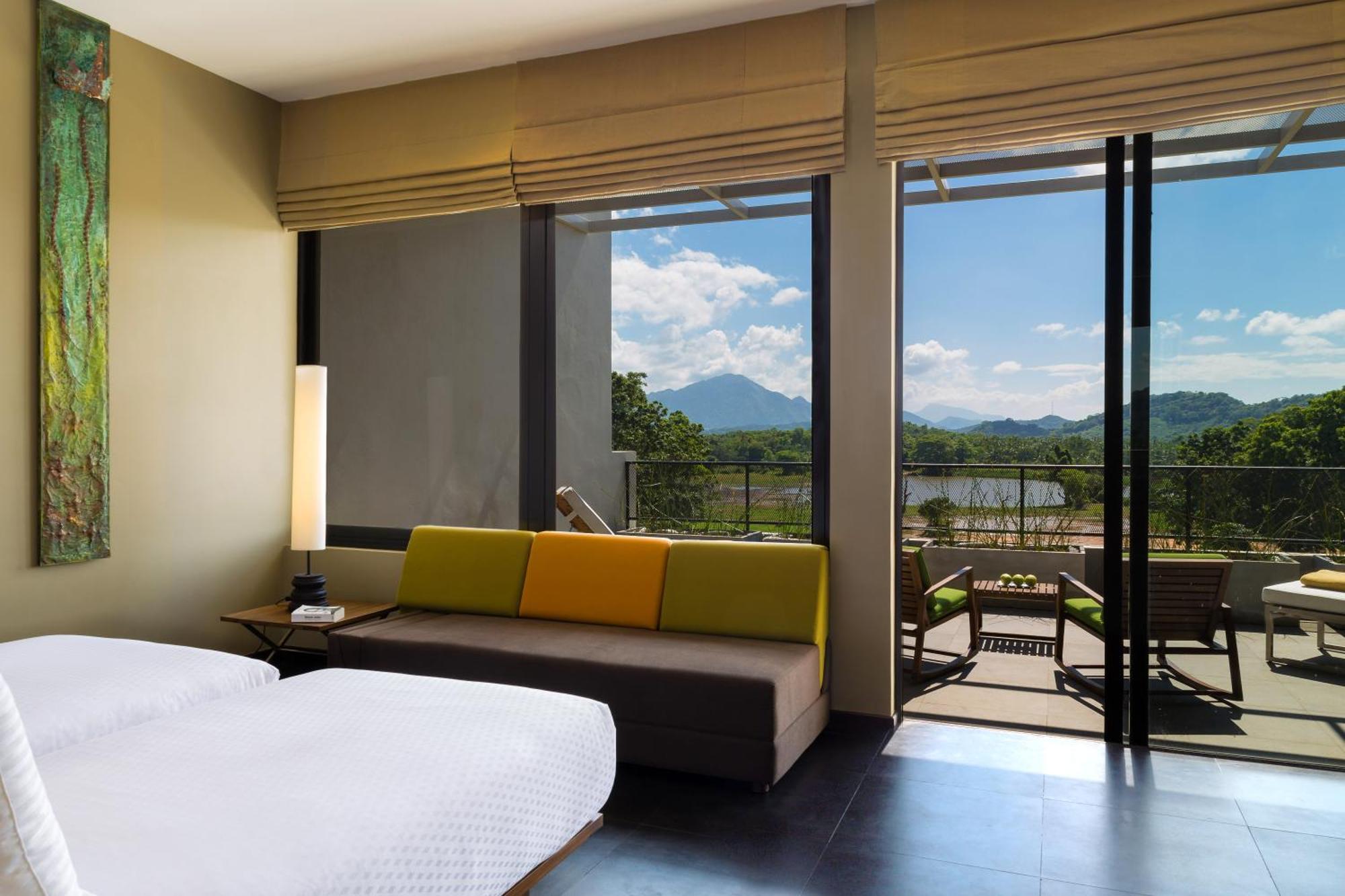 Super Deluxe Twin Room at Lu Lin restaurant & the Canopy Bar