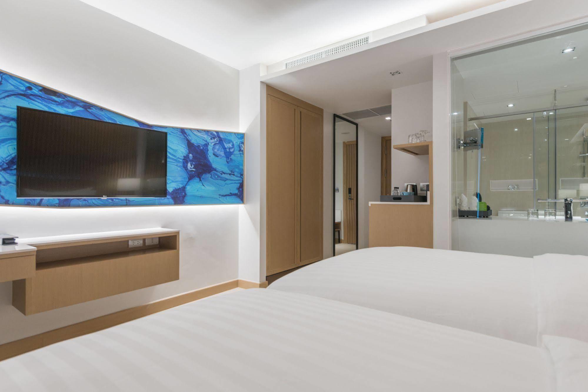 Deluxe Twin Room with City View