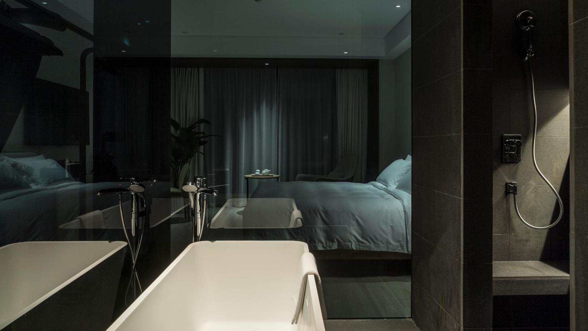 Deluxe King Room-Free MiniBar and Free daily afternoon tea,1540989880:JPEG