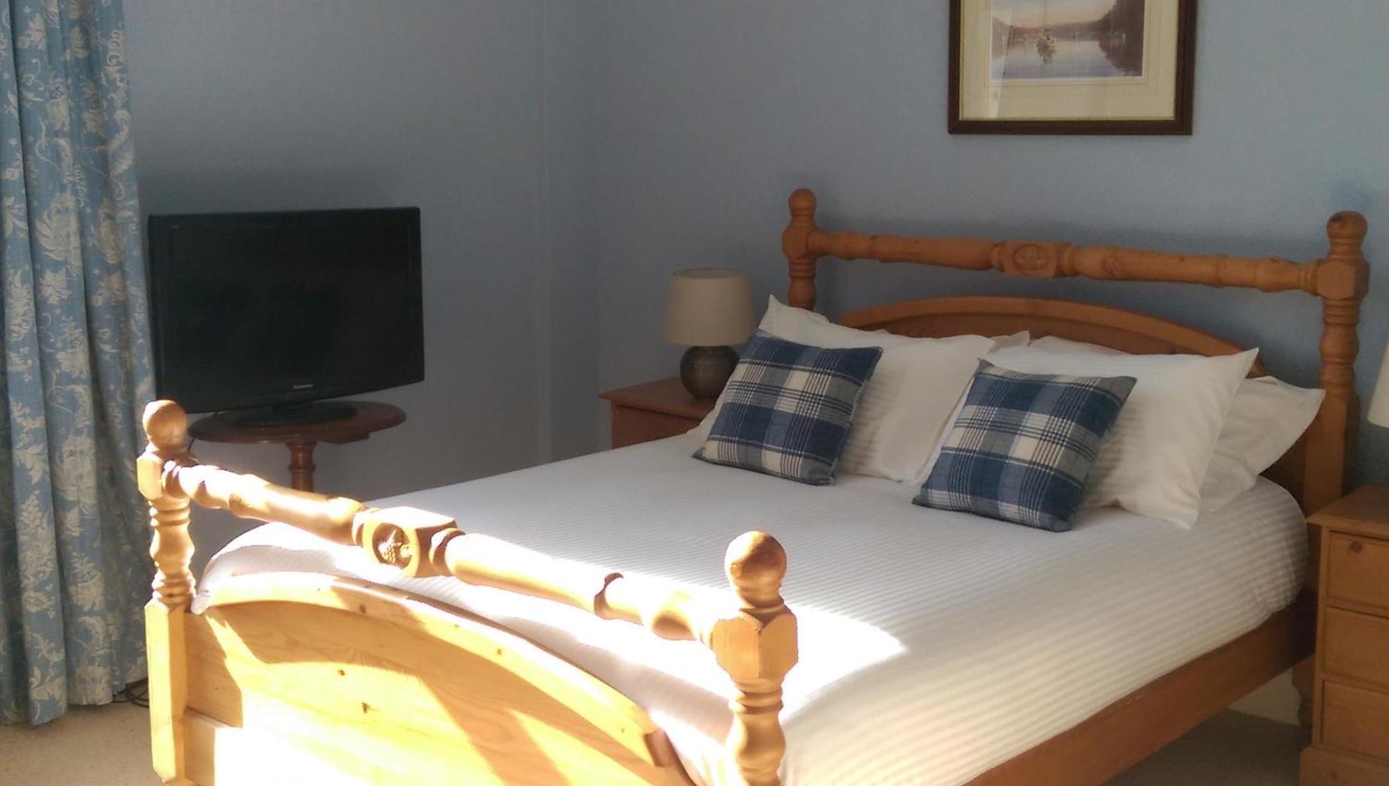 Deluxe Double Room Shower
