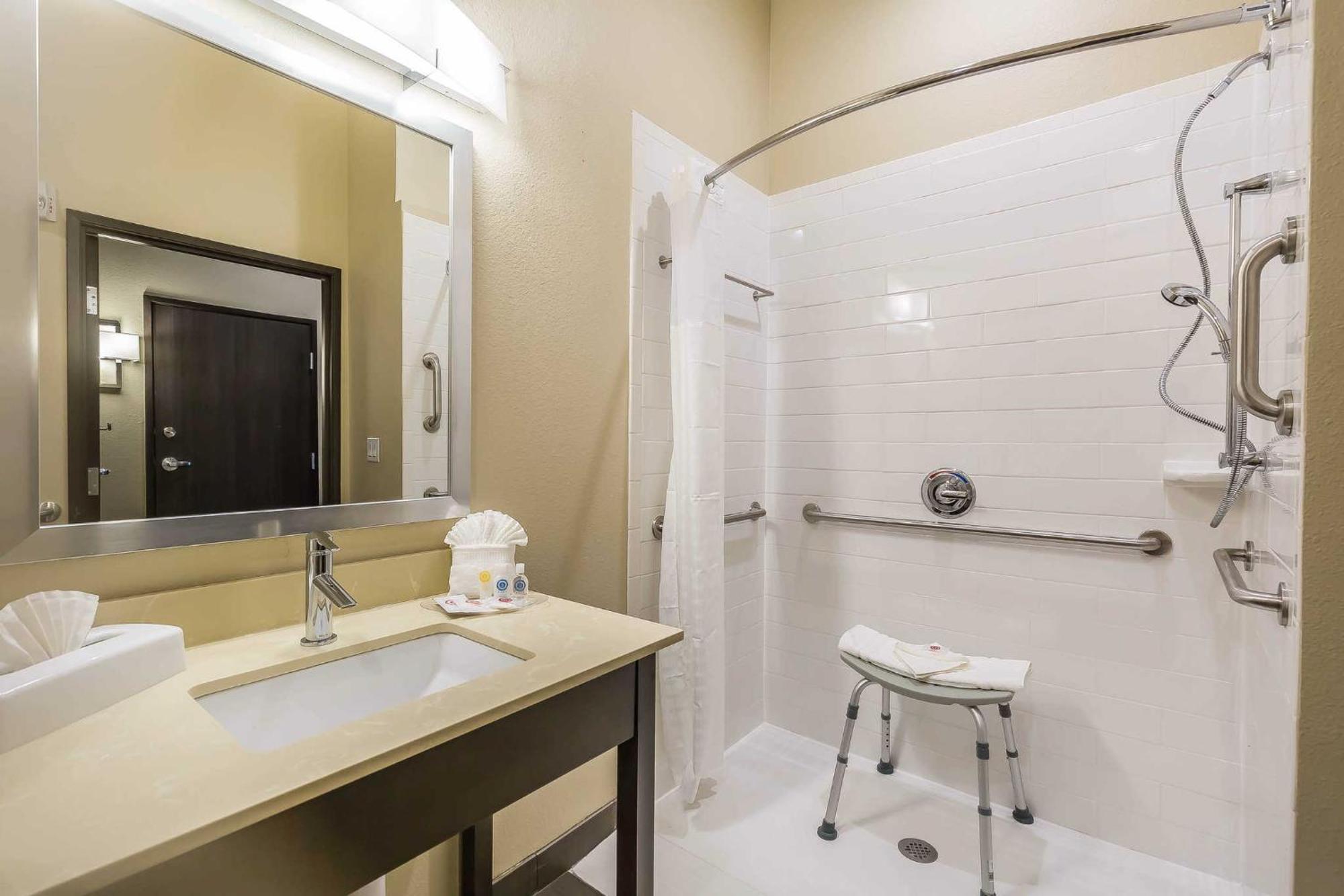 King Suite - Accessible/Non-Smoking