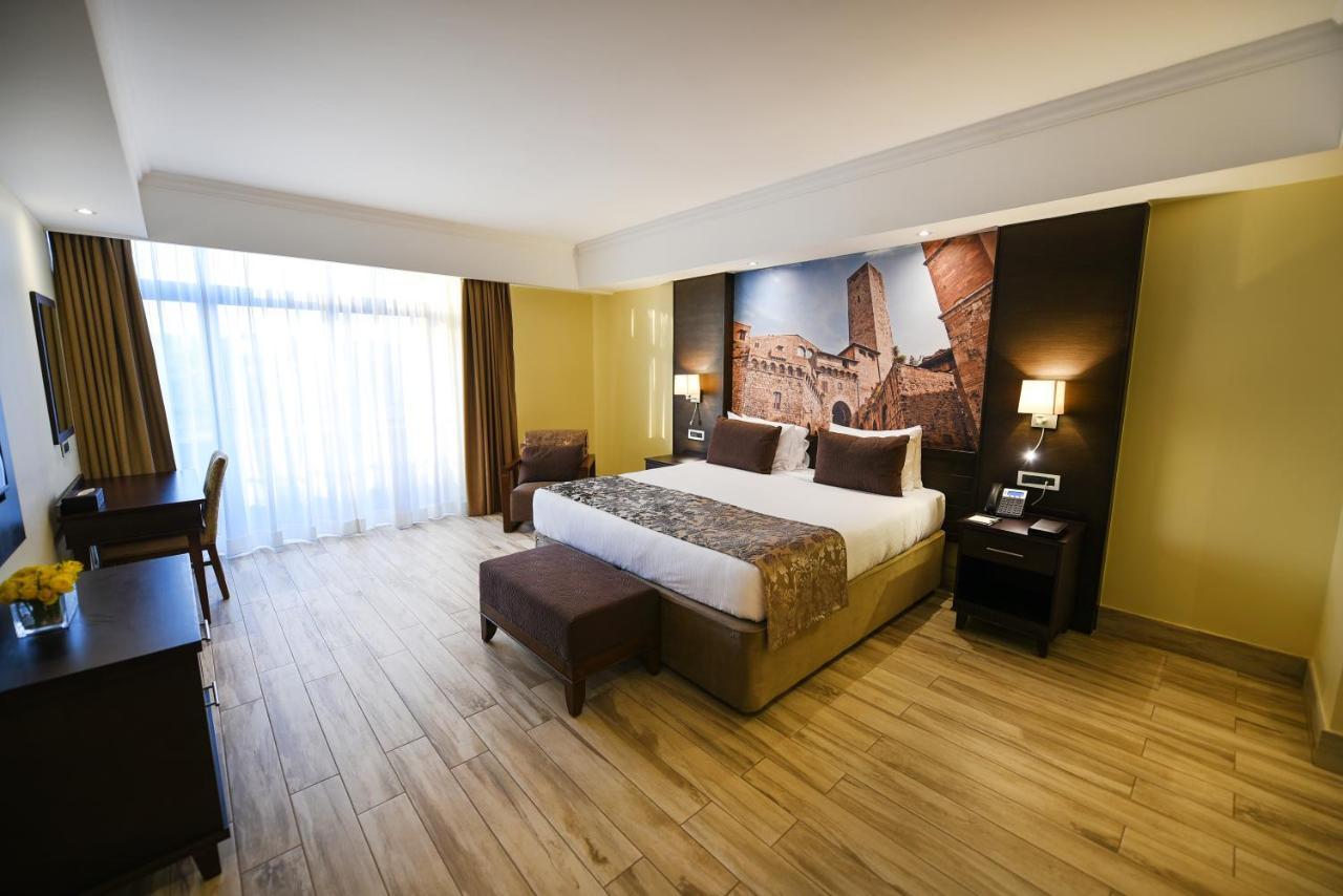 One-Bedroom Suite,718787554:JPEG