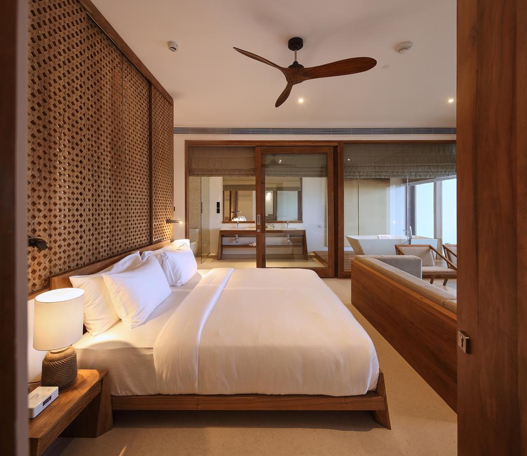 King Suite Ocean View 15 Min foot massage,720330535:JPEG
