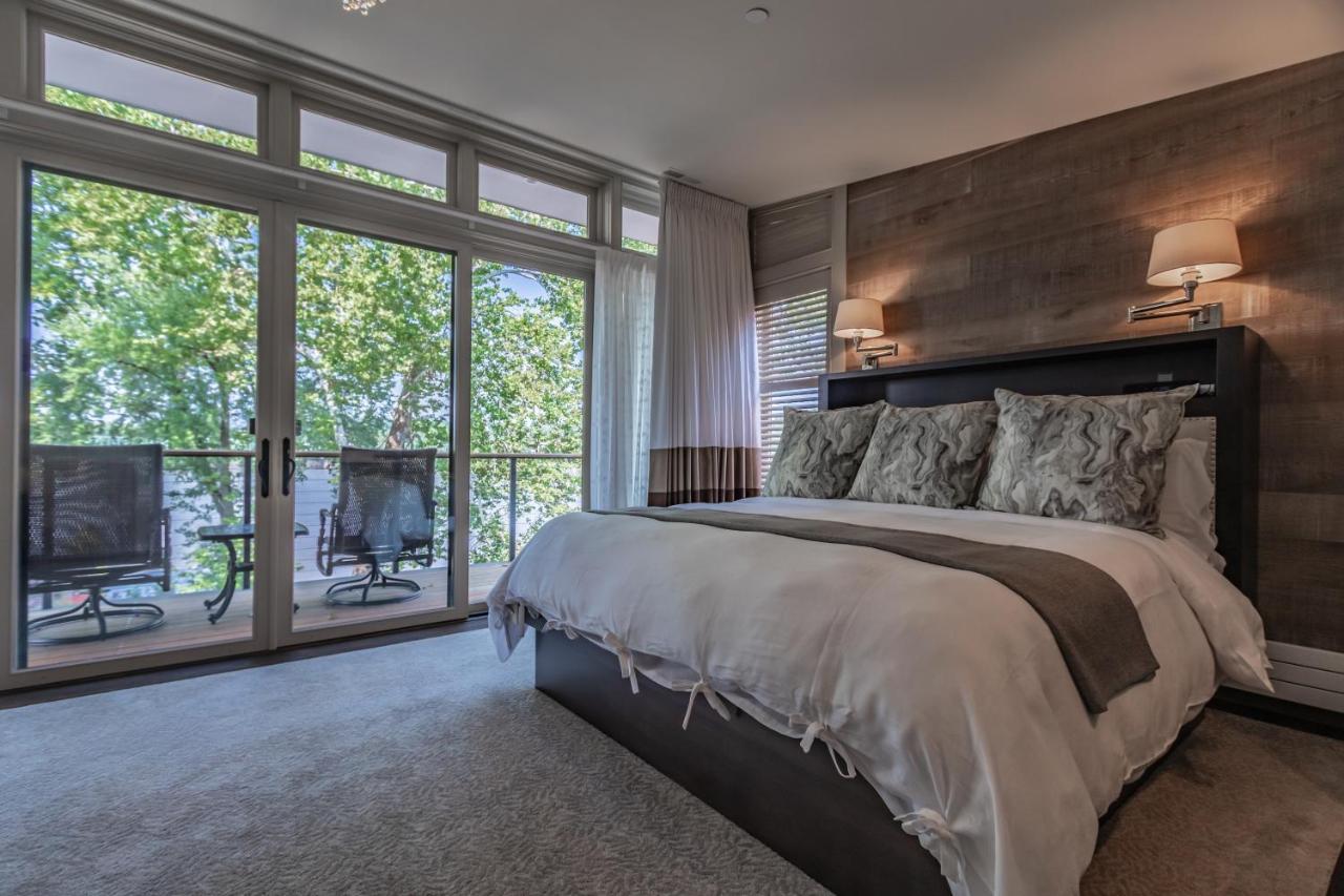 Deluxe King Suite