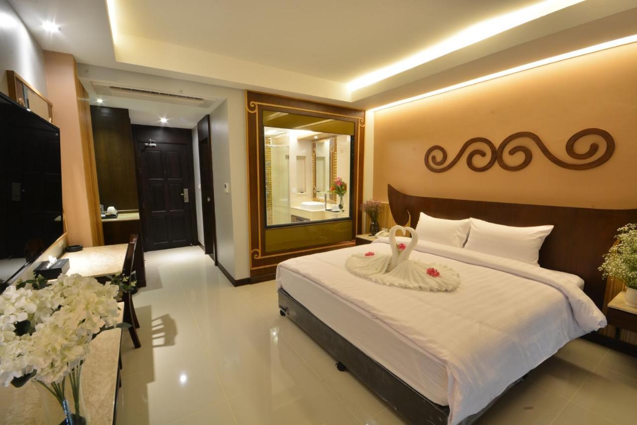 Deluxe Double or Twin Room Pool Access