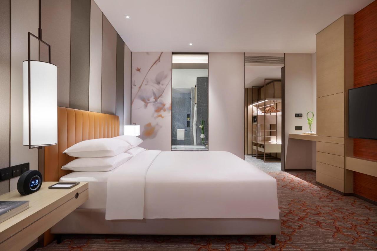 King Room - Club Access,776572189:JPEG