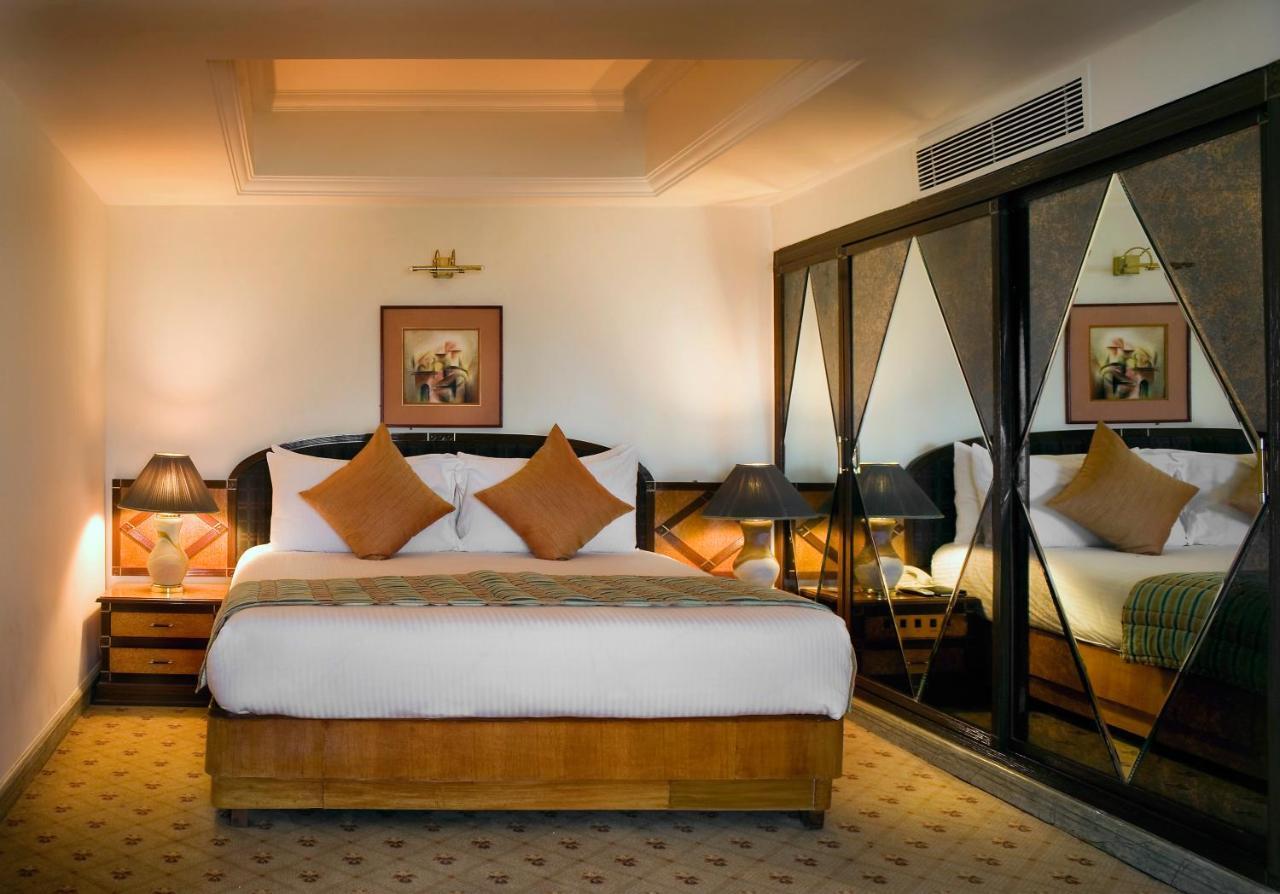 Luxury Suite complimentary on F&B 3 pints of beer at Atrium Bar Two way Airport Transfer