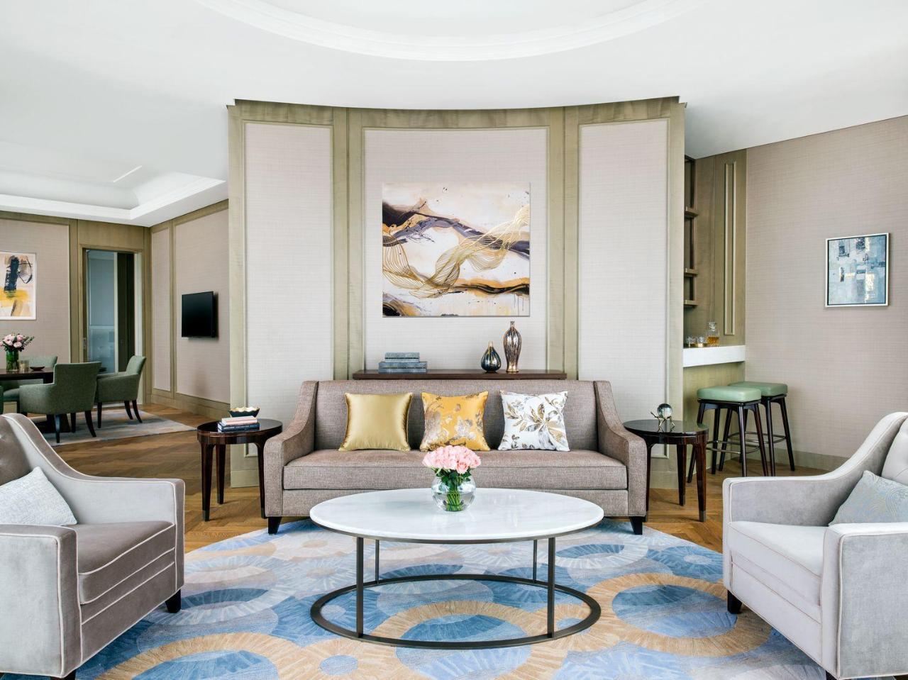Executive Suite,742661035:JPEG