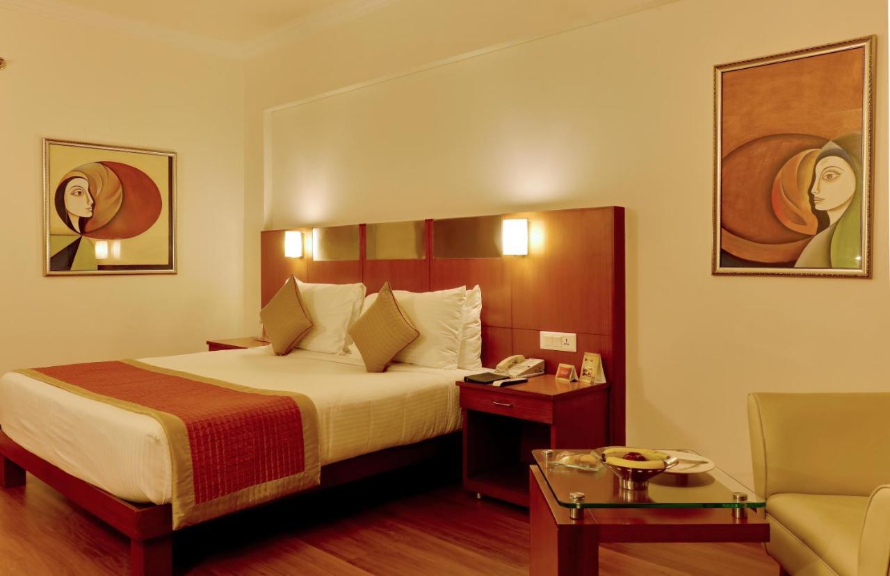 Deluxe Room on F&B