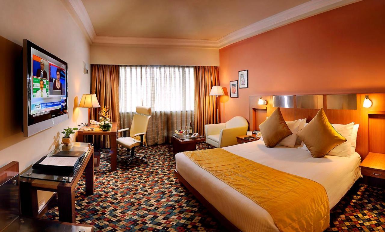 Deluxe Room on F&B