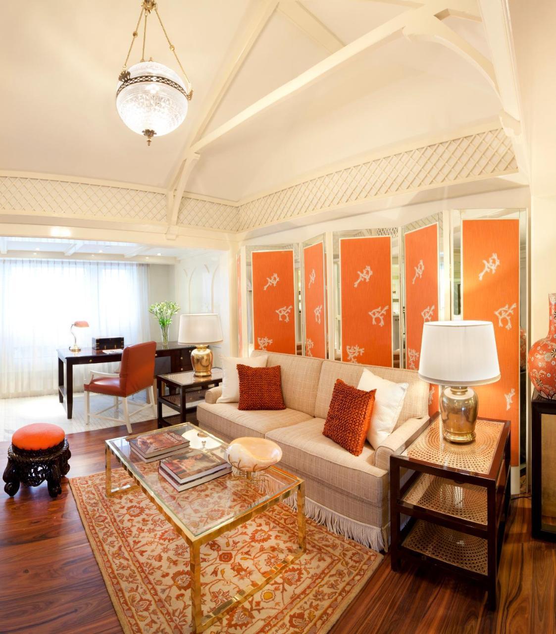 Luxury Suite 1 Bedroom City View 2 Way Airport Transfer