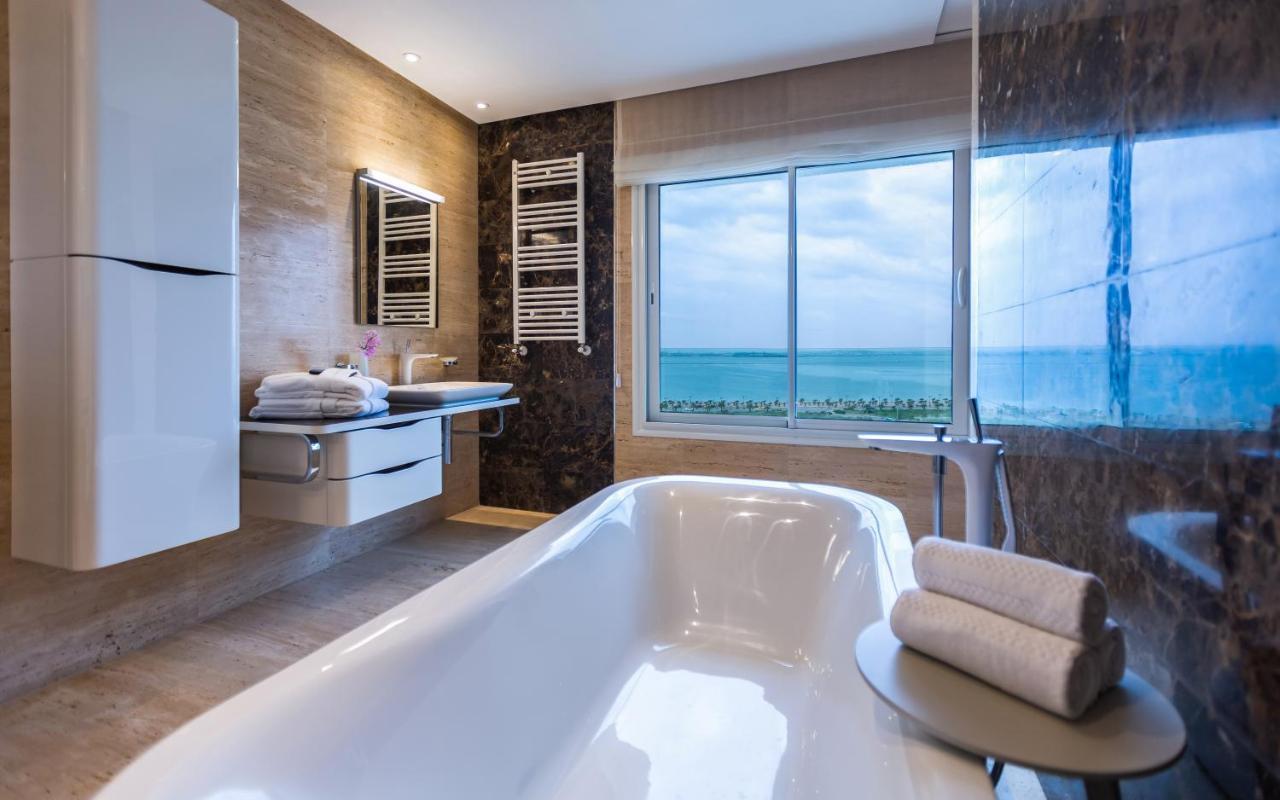 Suite Présidentielle avec Piscine Privée - Vue sur Lac