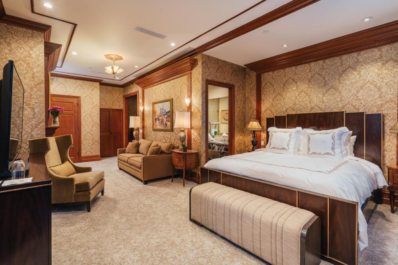 Executive Suite,756658651:JPEG