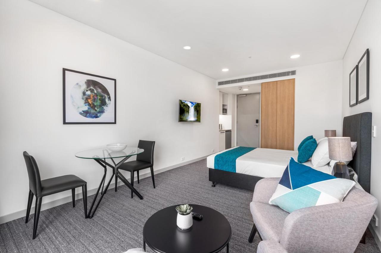 Studio Queen Suite
