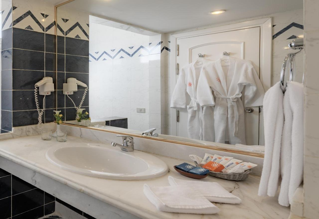 Standard Double or Twin Room with Pool View,1277347078:JPEG