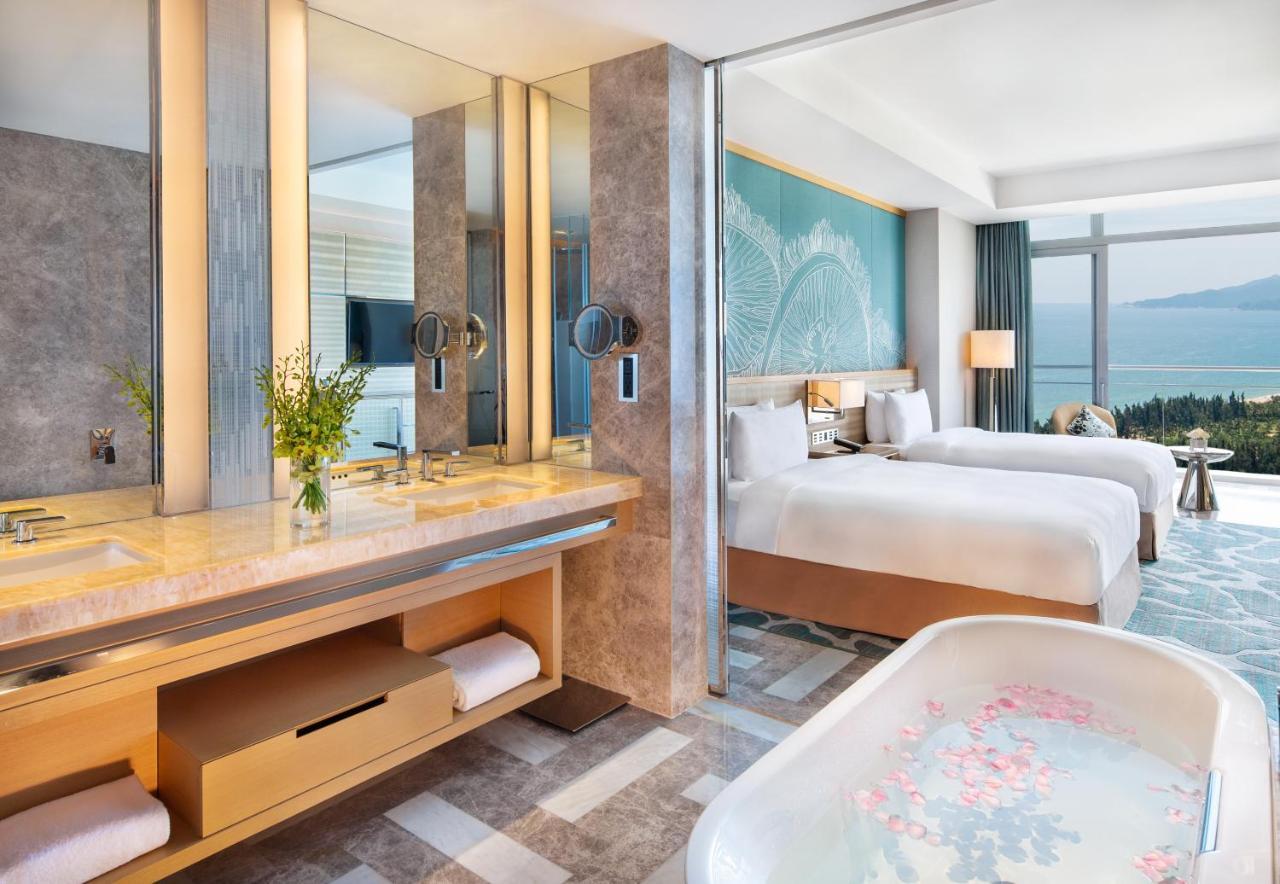 Ocean View Queen RoomUnlimited entry to the Water park & Lost Chambers during the