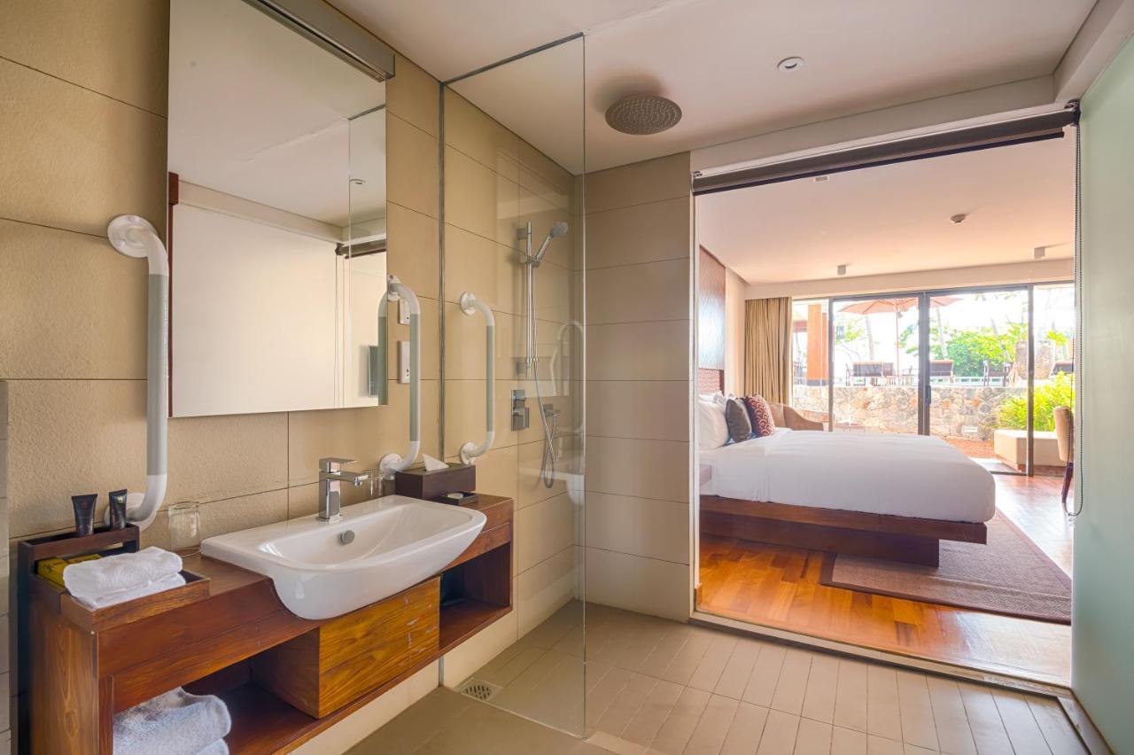 Deluxe Room Complimentary sundowner cocktail from 530 pm to 630 pm