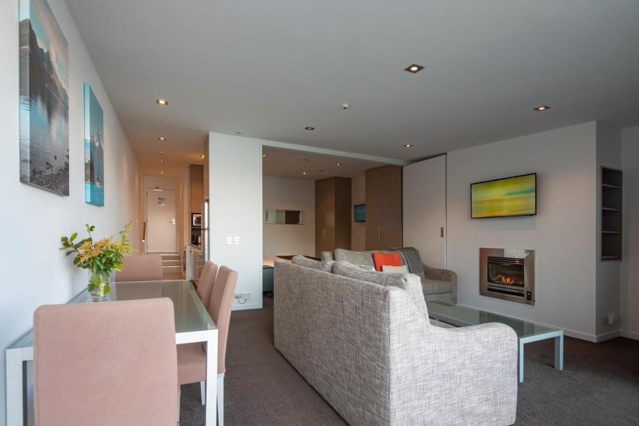 One Bedroom Apartment Lake View