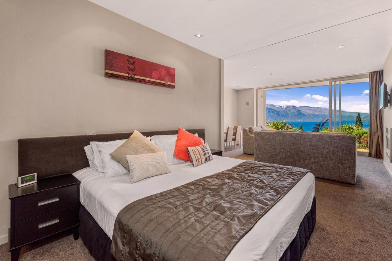 One Bedroom Apartment Lake View