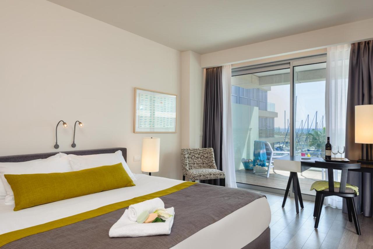 Executive Double Room Pool View Balcony