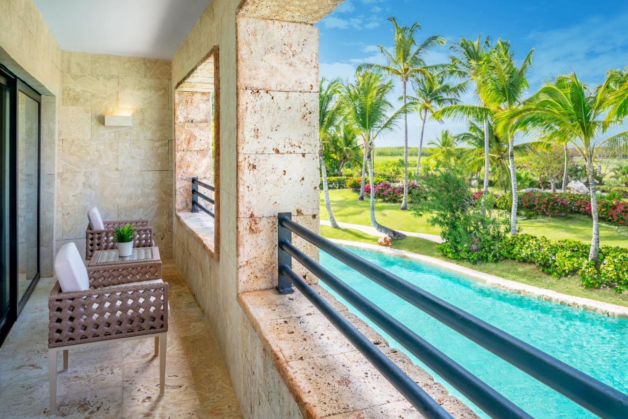 Castle Junior Suite 1 King Garden view Balcony