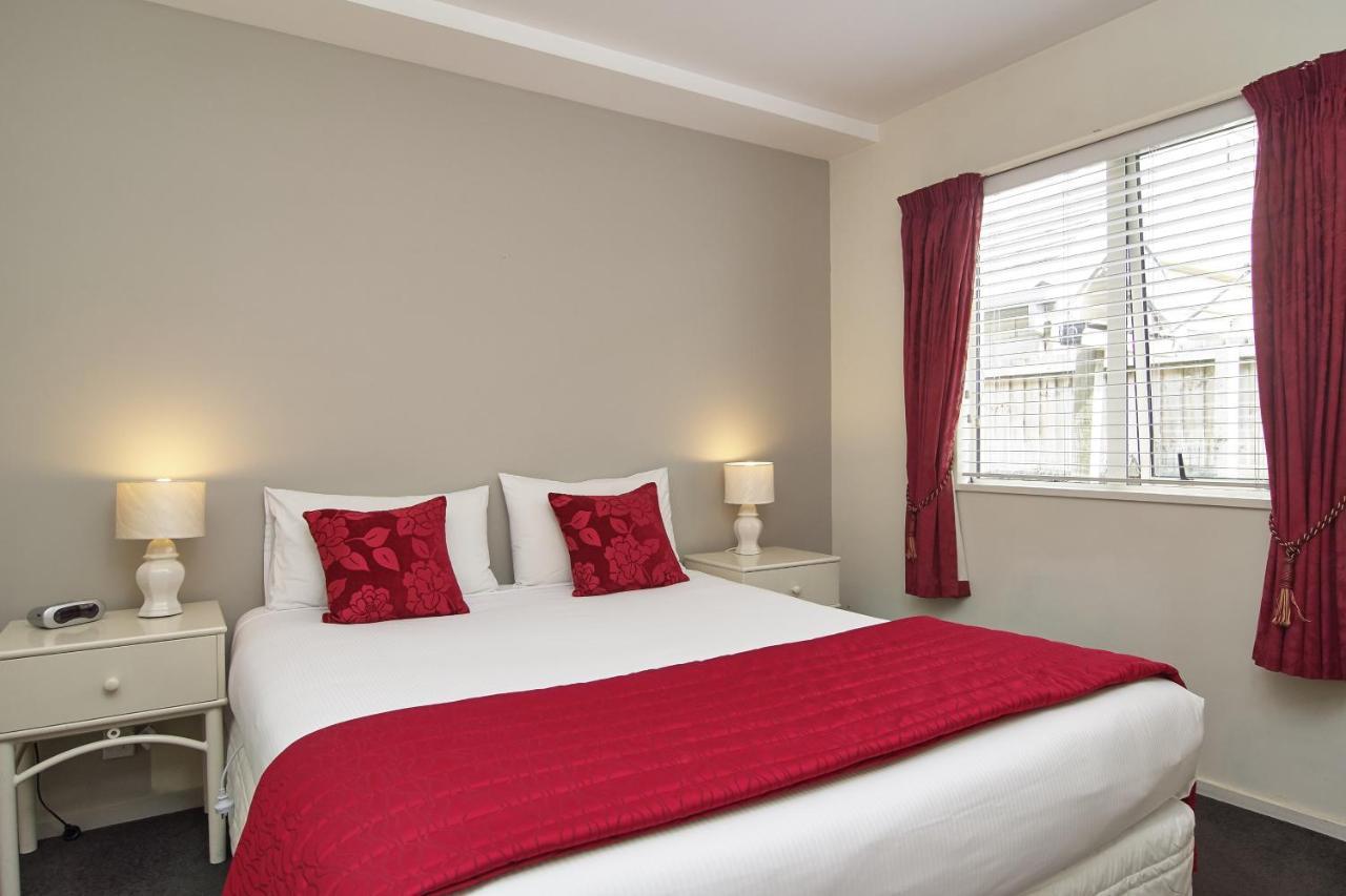 One-Bedroom King Suite Sofa Bed