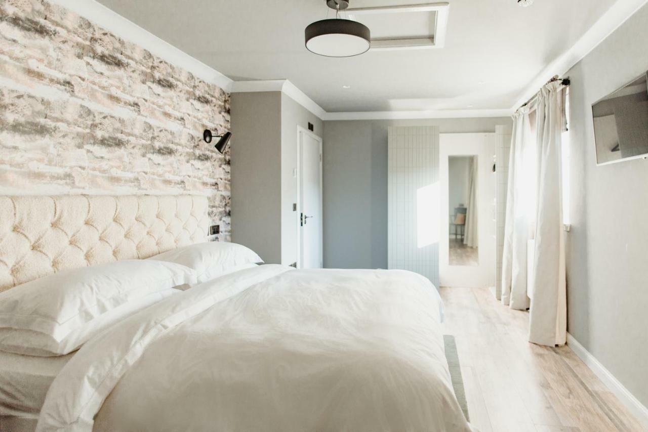 Deluxe Room,1584760670:JPEG