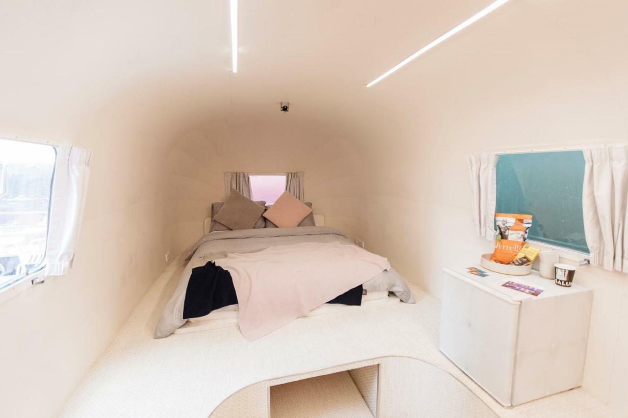 AIRSTREAM Deluxe Queen Room