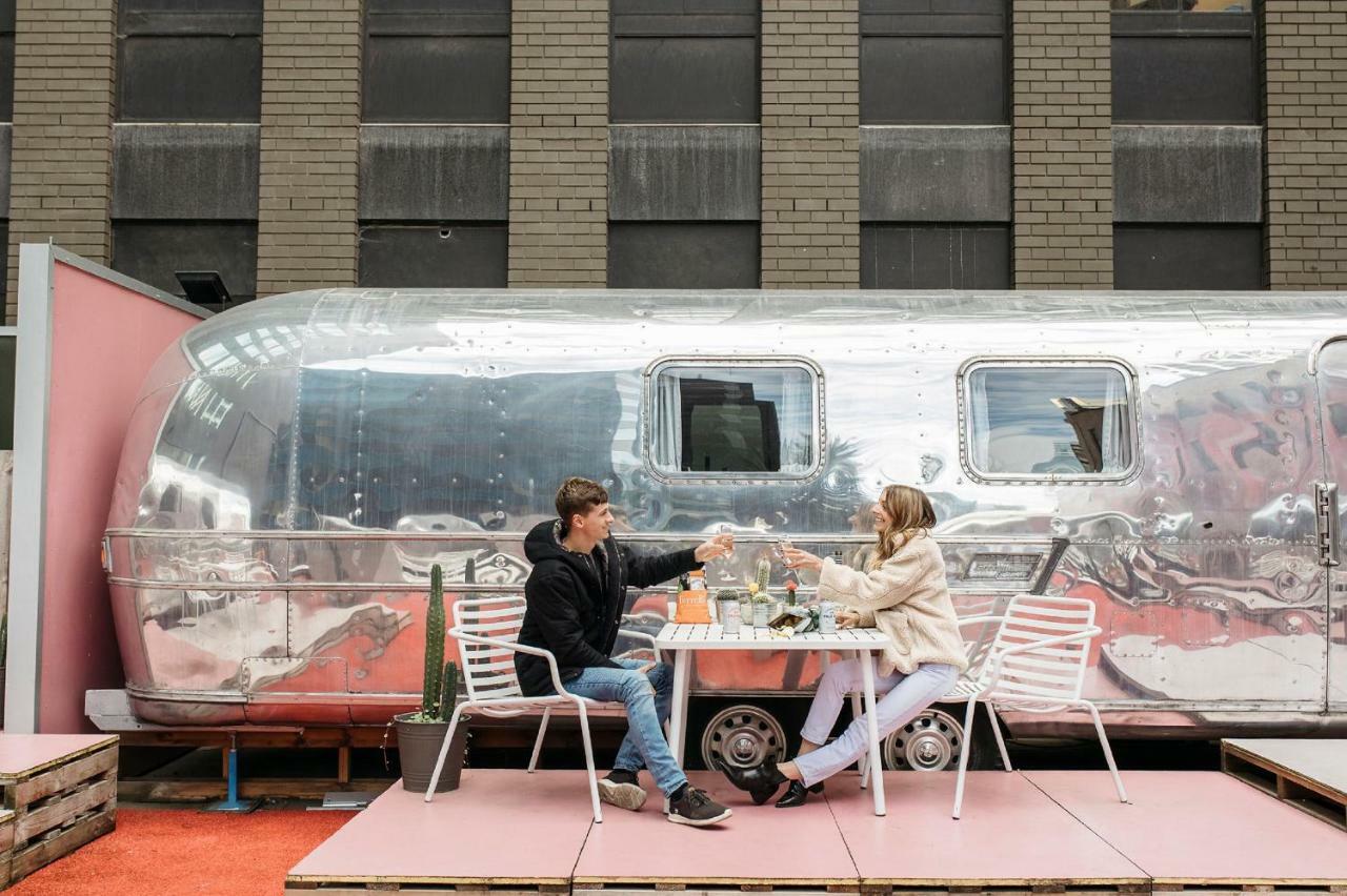 AIRSTREAM Deluxe Queen Room