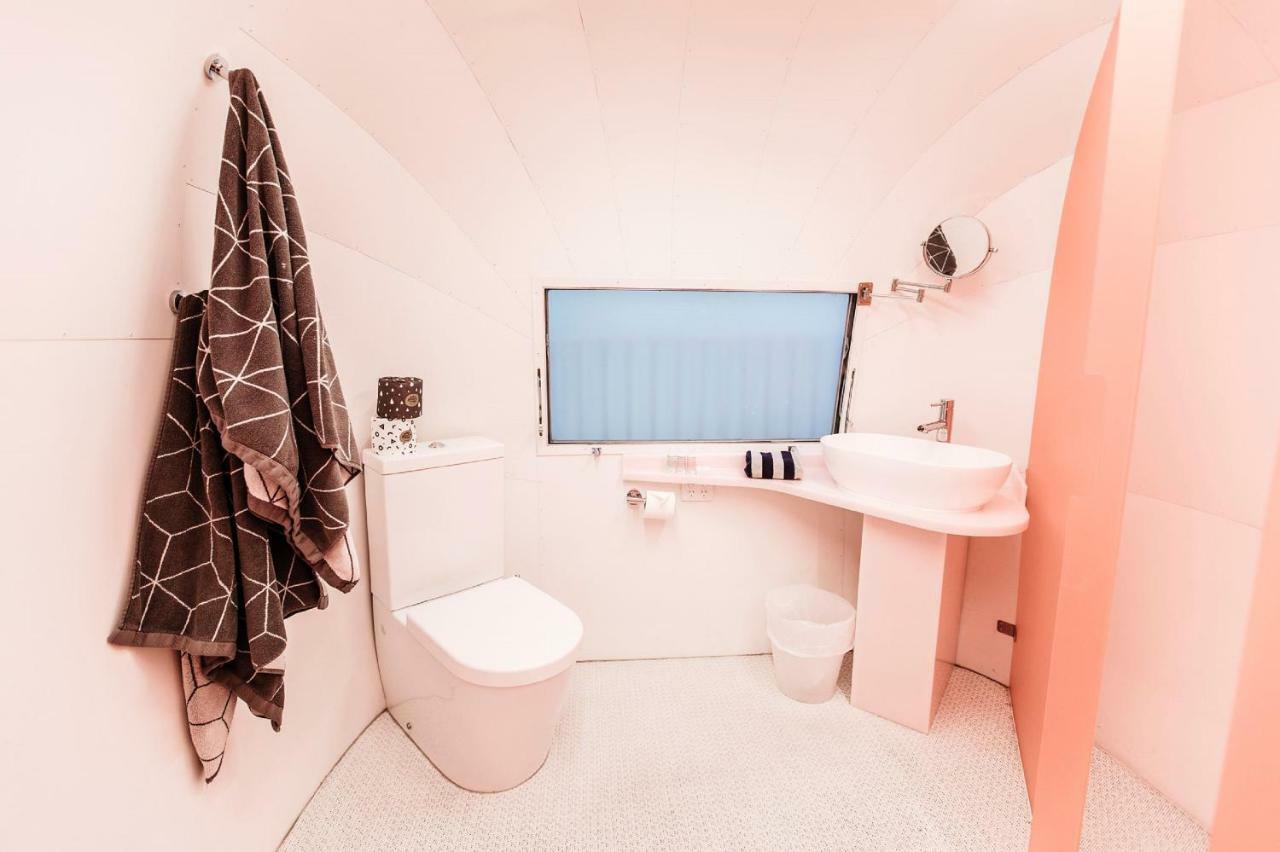 AIRSTREAM Deluxe Queen Room
