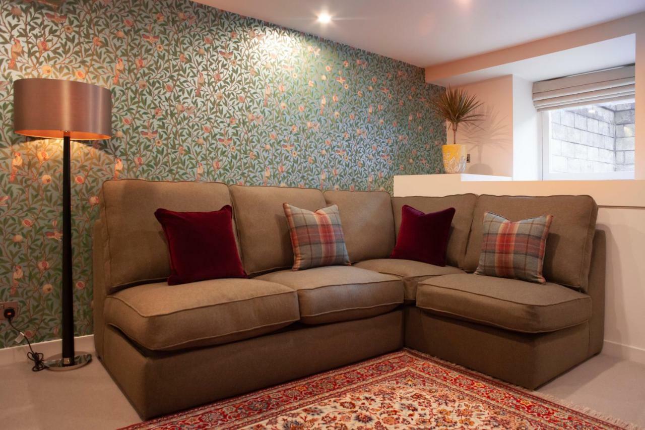 Suite The House